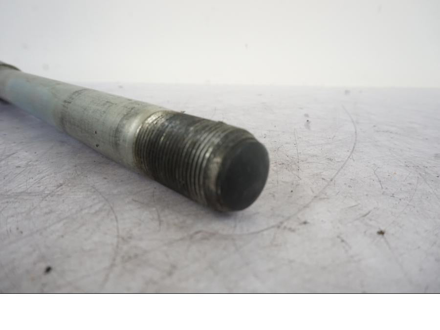 Höger sida på Axel från en Kawasaki VN 1500 -2003 motorcykel.