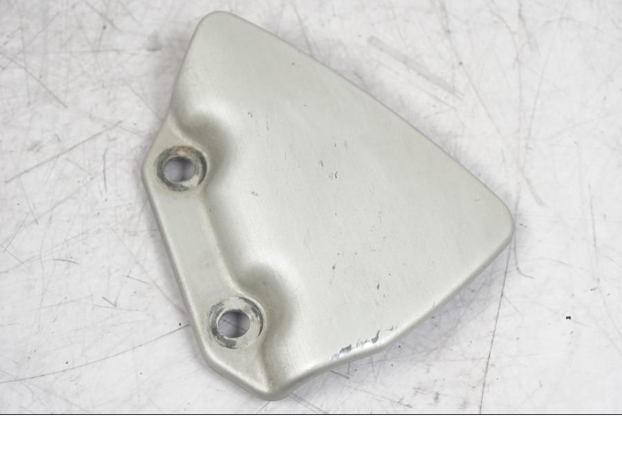 Framsidan på Bromshuvudcylinderskydd från en BMW R 1200 GS -2005 motorcykel.