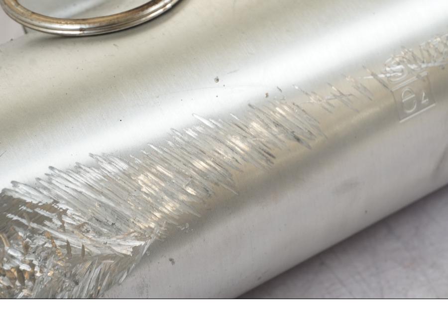 Snett uppifrån på Ljuddämpare från en Suzuki GSX 1300 RX -1999 motorcykel.