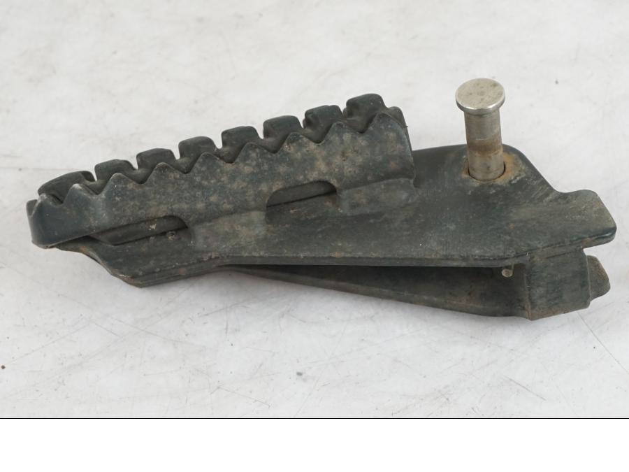 Snett uppifrån på Fotpinne från en Triumph Tiger Explorer -2013 motorcykel.