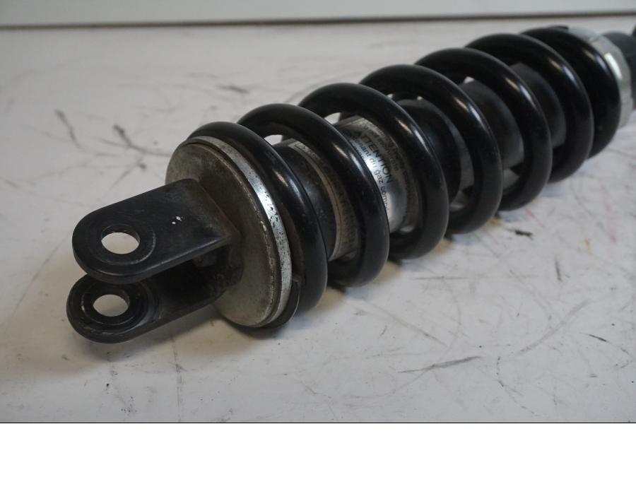 Vänster sida på Stötdämpare från en Kawasaki VN 900 -2007 motorcykel.