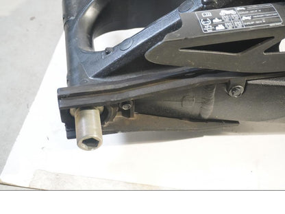 Baksidan på Sving från en Suzuki GSX-S 1000 -2015 motorcykel.