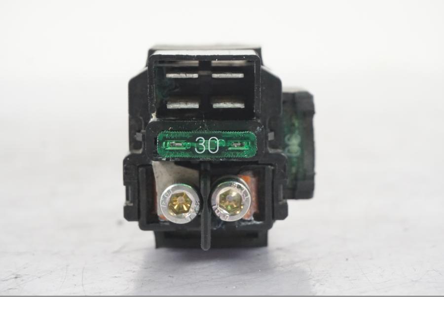 Baksidan på Startrelä från en Kawasaki ZZ-R 1400 -2009 motorcykel.