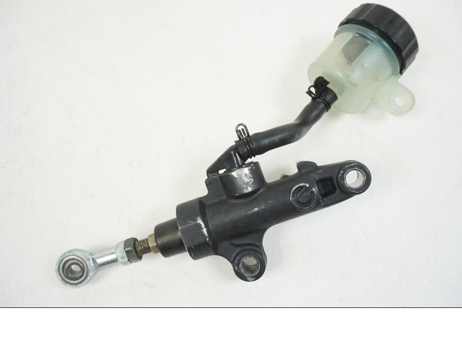 Framsidan på Bromshuvudcylinder från en Yamaha YZF 1000 R1 -2006 motorcykel.