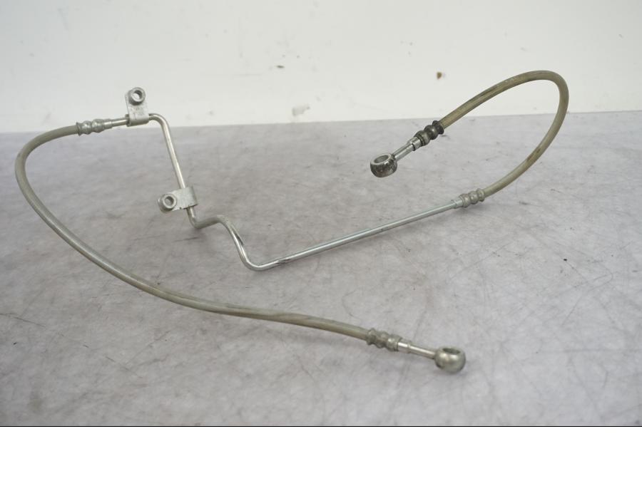 Framsidan på Bromsslang från en KTM 690 Duke -2008 motorcykel.