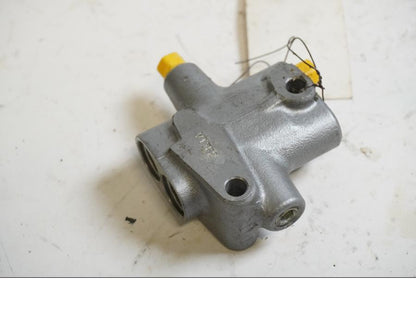 Baksidan på Bromsfördelare från en Honda CTX 1300 -2014 motorcykel.