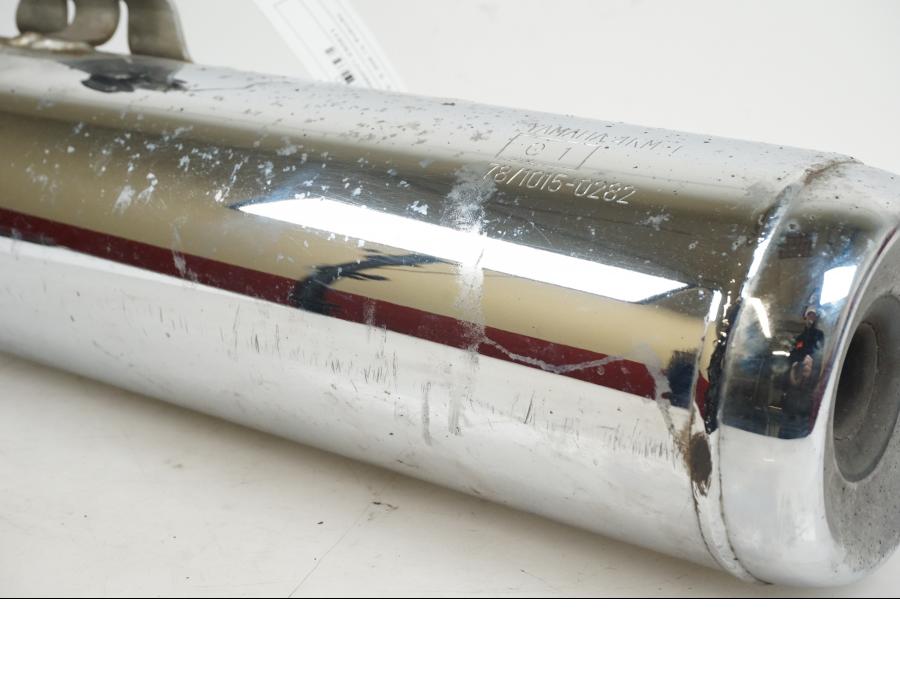 Höger sida på Ljuddämpare från en Yamaha XJ 900 S -1997 motorcykel.