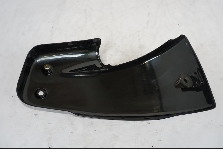 Vänster sida på Sidopanel från en H-D Softail Sport Glide FLSB -2022 motorcykel.