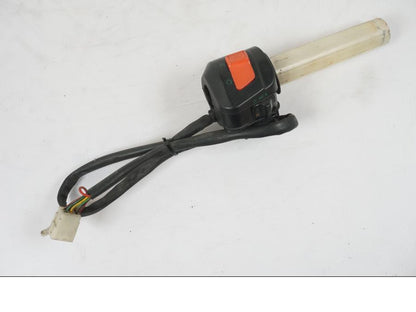 Framsidan på Styrelreglage från en Aprilia RS 125 -2000 motorcykel.