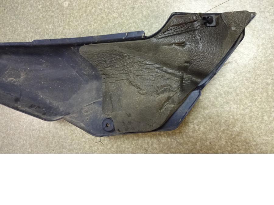 Höger sida på Sidopanel från en Kawasaki KLE 500 -2001 motorcykel.