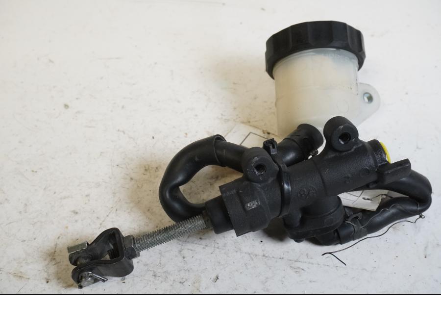 Framsidan på Bromshuvudcylinder från en Honda CTX 1300 -2014 motorcykel.