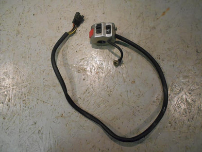 Framsidan på Styrelreglage från en Suzuki VZ 800 -1998 motorcykel.