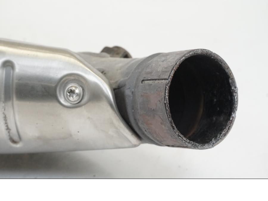 Höger sida på Ljuddämpare från en Aprilia Tuono V4R -2011 motorcykel.