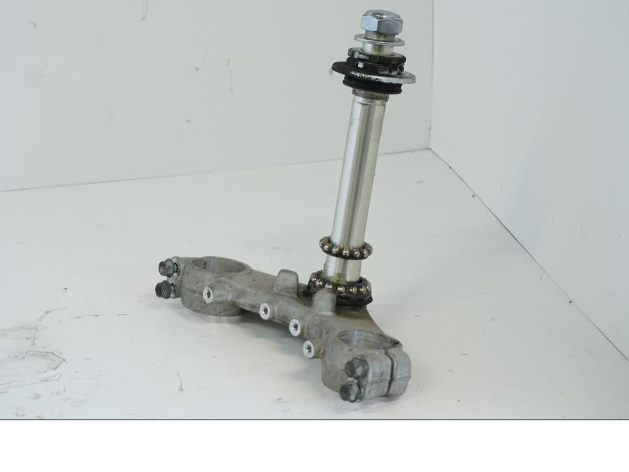 Höger sida på Gaffelkrona från en Honda XL 1000 V -1999 motorcykel.