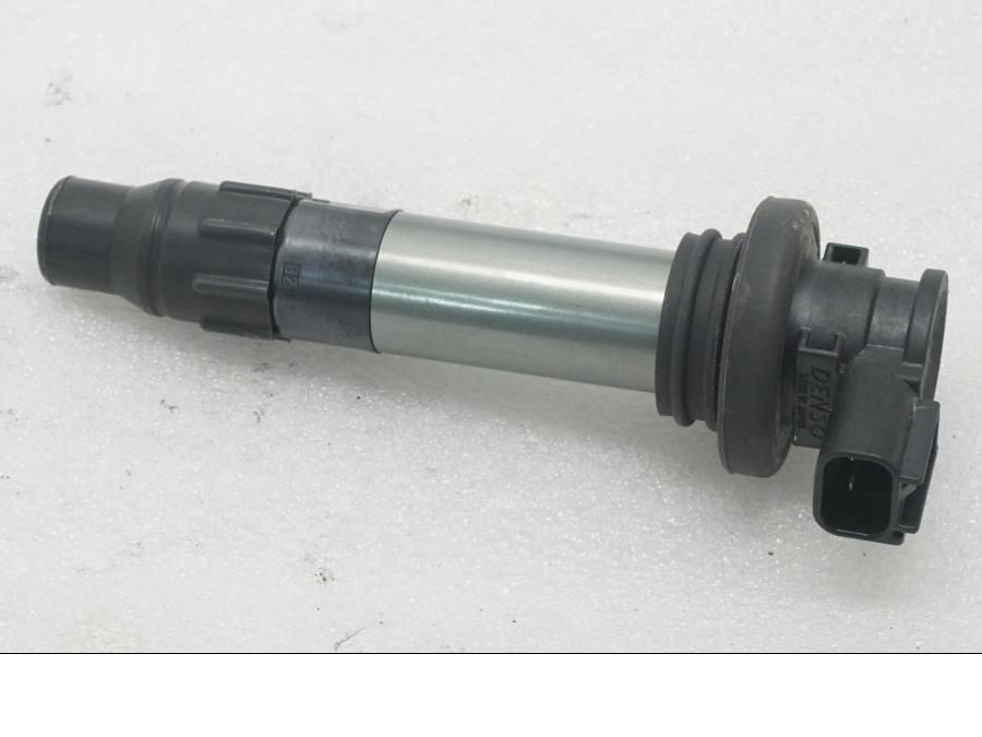 Framsidan på Tändspole från en Kawasaki Z 400 -2020 motorcykel.