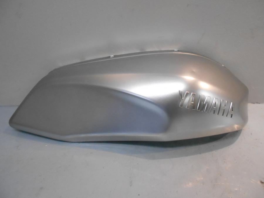 Framsidan på Bensintankskåpa från en Yamaha XSR 700 -2016 motorcykel.