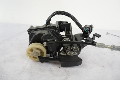 Baksidan på Avgasspjällmotor från en Honda VFR 1200 -2010 motorcykel.