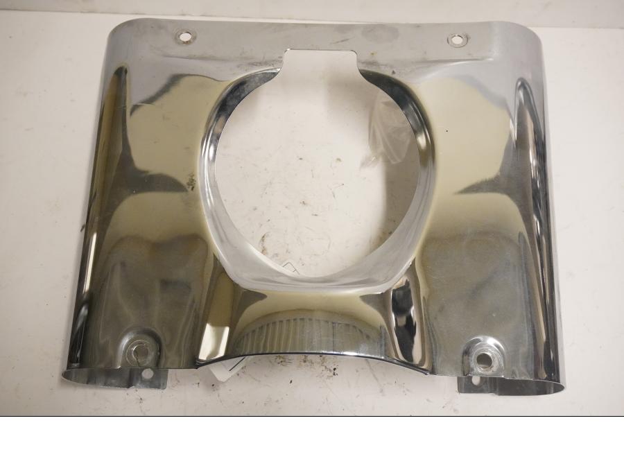 Framsidan på Gaffelbendekor från en Suzuki VL 1500 -1998 motorcykel.