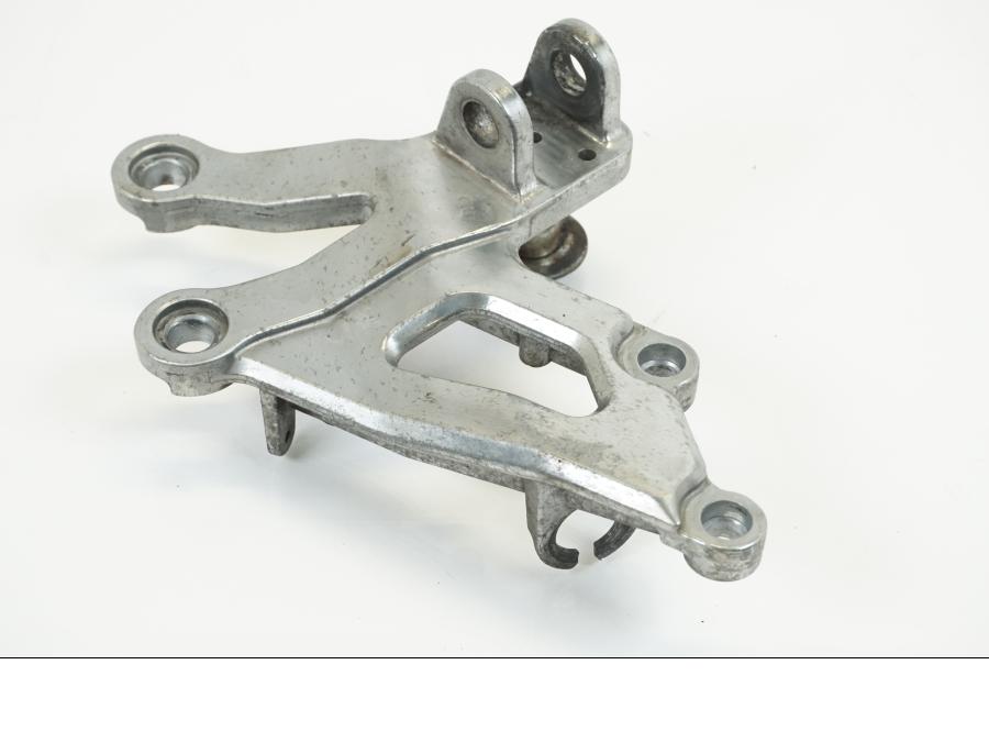 Höger sida på Fotpinnefäste från en Kawasaki ZX-12R -2000 motorcykel.