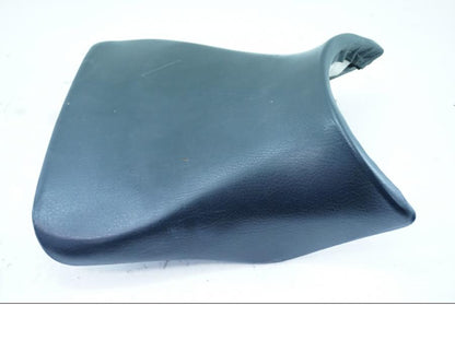 Vänster sida på Sadel från en Yamaha YZF 1000 R -1997 motorcykel.