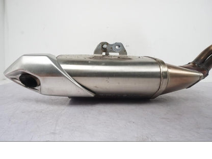 Höger sida på Avgassystem från en Kawasaki ER-6N ABS -2015 motorcykel.