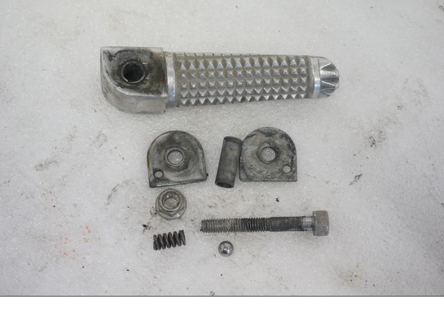 Framsidan på Fotpinne från en Yamaha YZF R6 -1999 motorcykel.