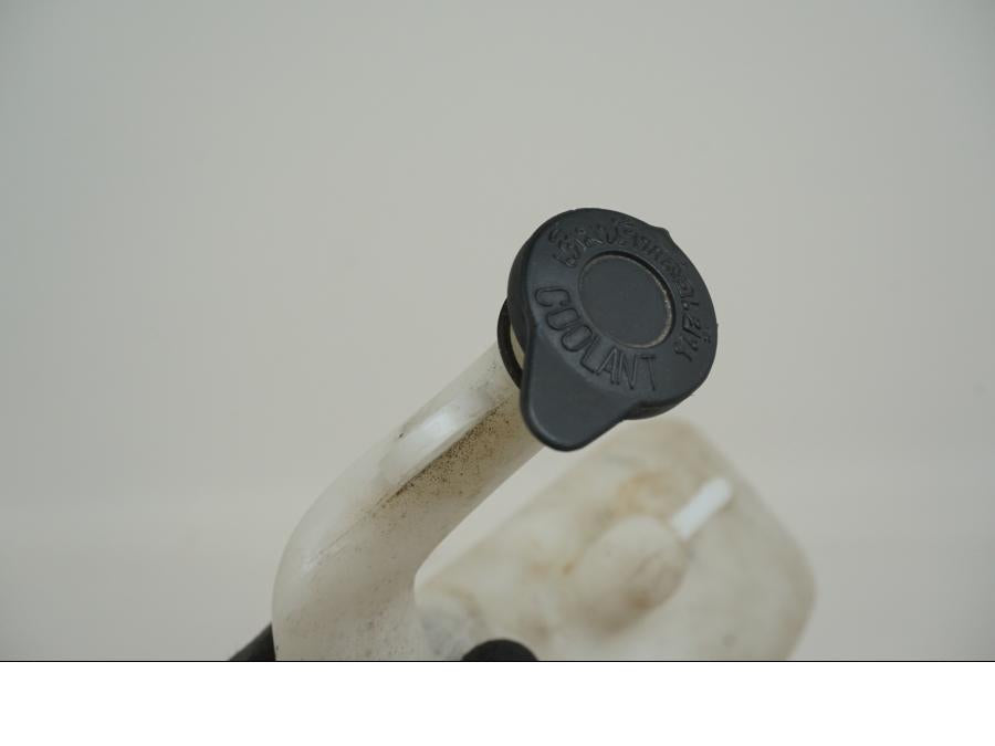 Extrabild2 på Vattenexpansionskärl från en Honda CBR 125 R -2006 motorcykel.