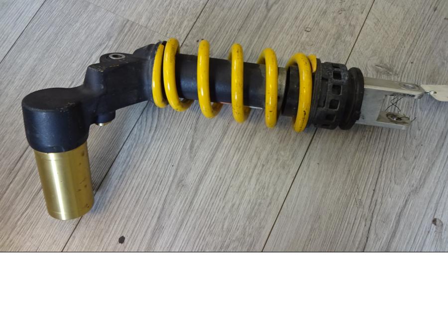 Baksidan på Stötdämpare från en Honda CBR 600 RR -2003 motorcykel.