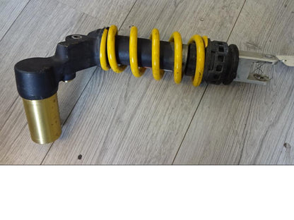 Baksidan på Stötdämpare från en Honda CBR 600 RR -2003 motorcykel.