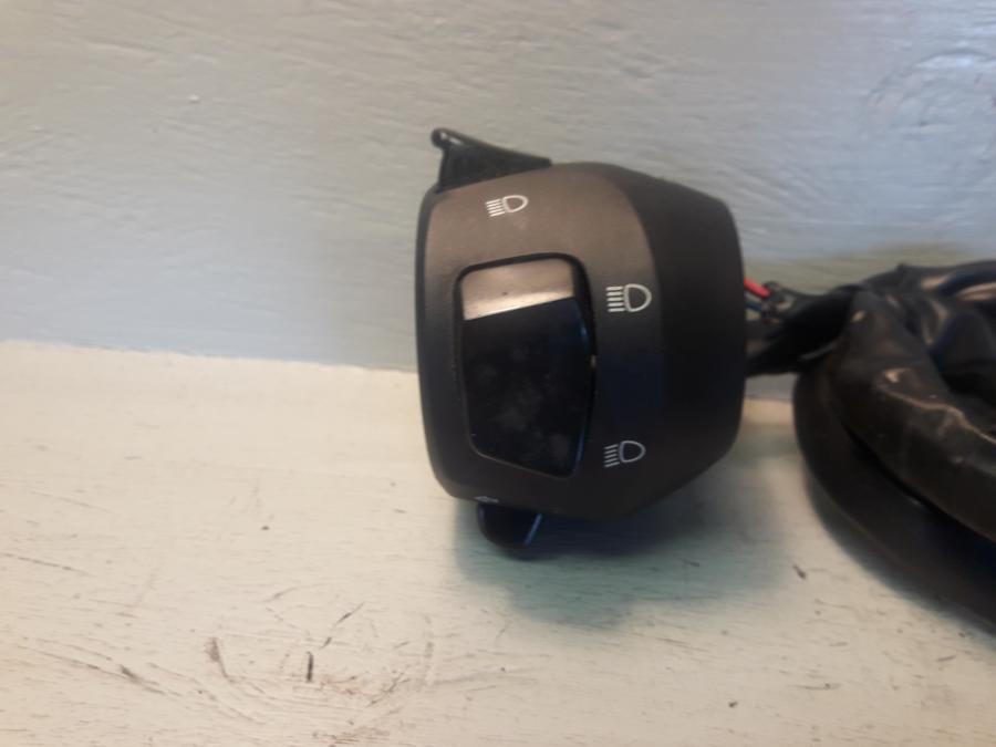 Framsidan på Styrelreglage från en Yamaha MT 125 -2017 motorcykel.