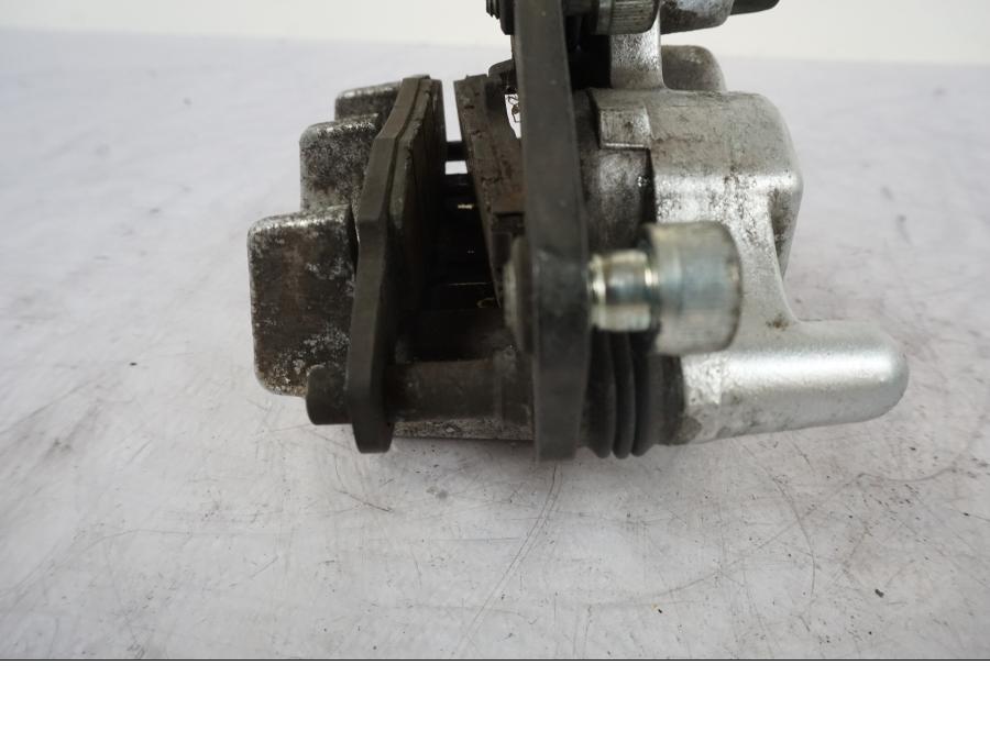 Snett nerifrån på Bromsok från en Kawasaki VN 1500 -2003 motorcykel.