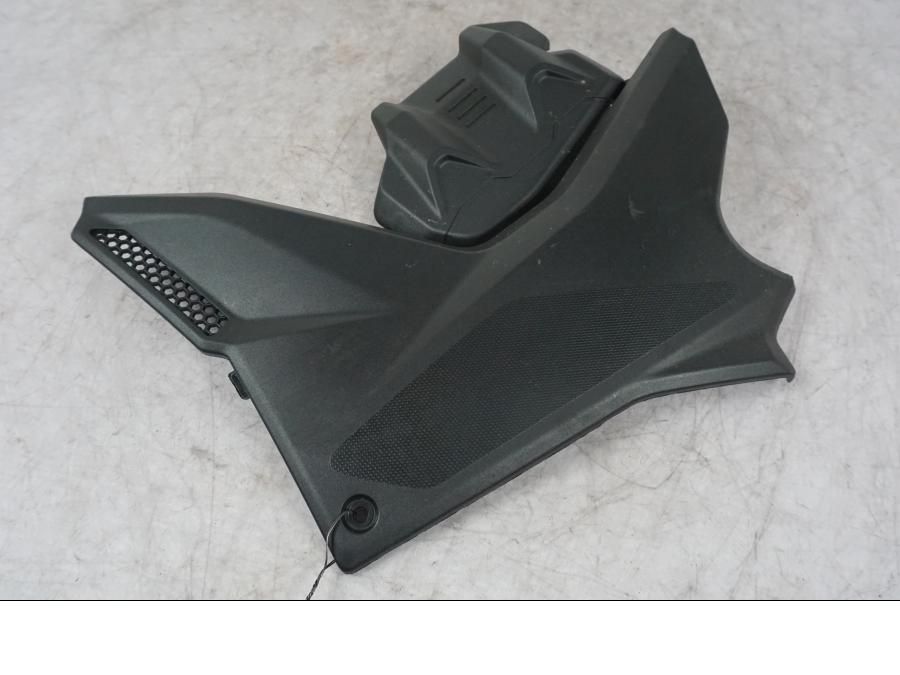 Höger sida på Motorskyddskåpa från en Ducati Multistrada V4 -2024 motorcykel.