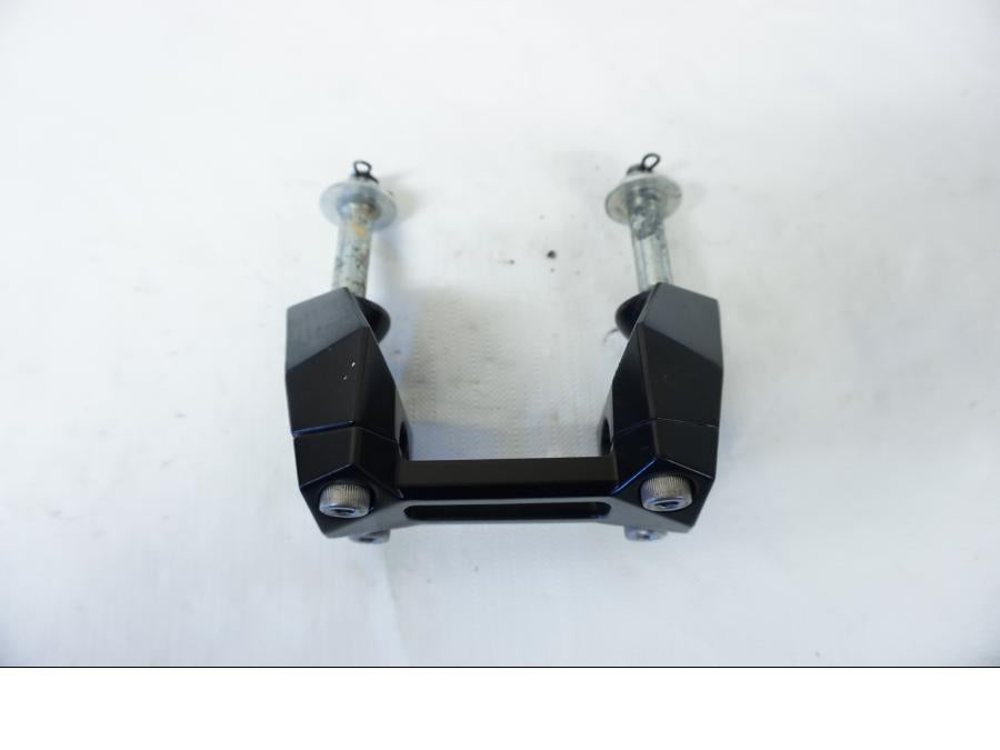 Höger sida på Styrfäste från en Kawasaki Z 800 -2013 motorcykel.