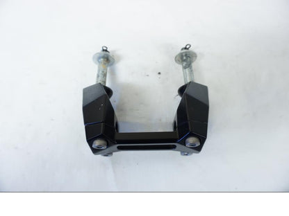 Höger sida på Styrfäste från en Kawasaki Z 800 -2013 motorcykel.