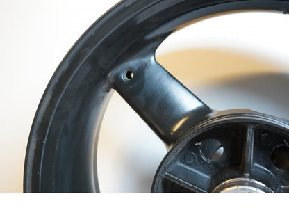 Extrabild4 på Fälg från en Triumph Daytona 650 -2005 motorcykel.