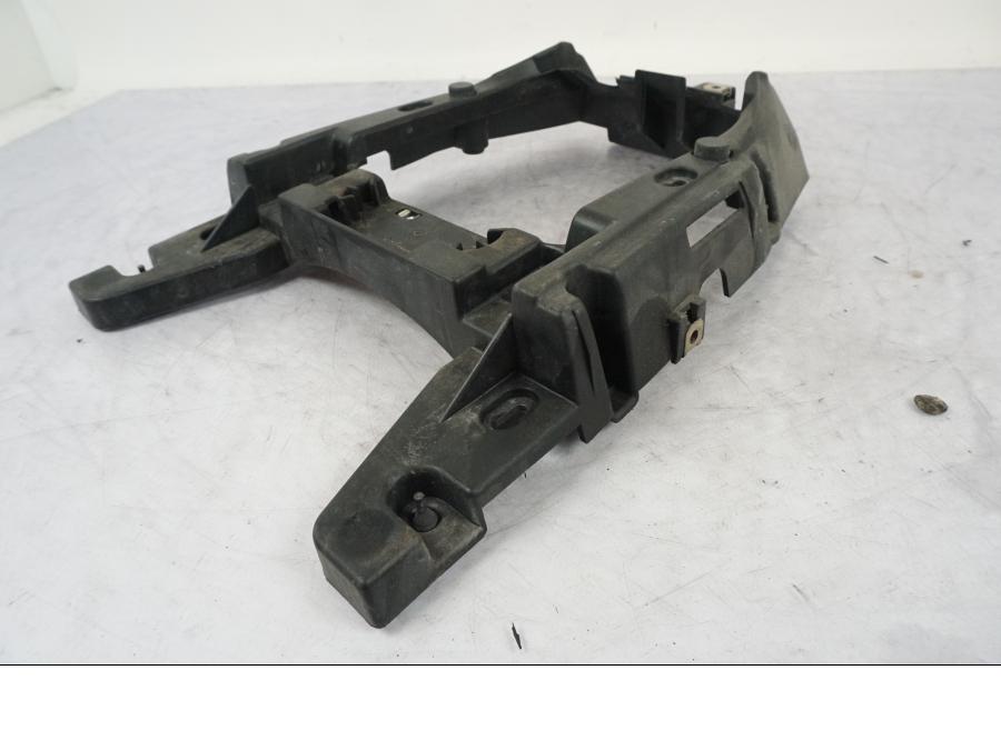 Höger sida på Sadelfäste från en BMW R 850 R -2004 motorcykel.