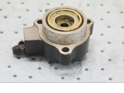 Baksidan på Kopplingslavcylinder från en Triumph Thunderbird 900 -2000 motorcykel.