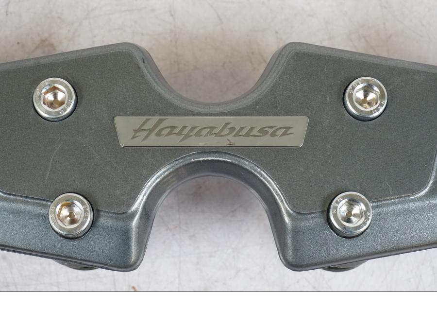 Baksidan på Styrfäste från en Suzuki GSX 1300 RX -1999 motorcykel.