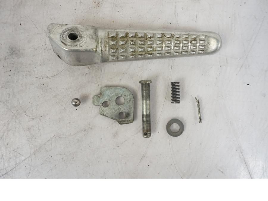 Framsidan på Fotpinne från en Honda VTR 1000 F -1997 motorcykel.