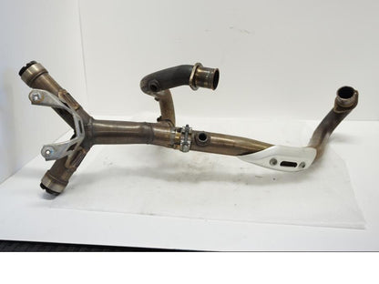 Höger sida på Grenrör från en Ducati Monster 696 -2010 motorcykel.