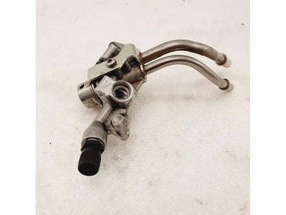 Vänster sida på Fuel Rail från en H-D V-Rod 1130 -2005 motorcykel.