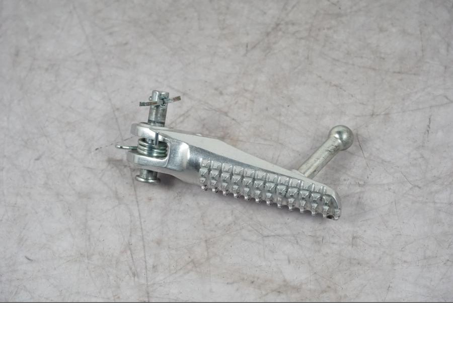 Framsidan på Fotpinne från en Yamaha MT-09 -2024 motorcykel.