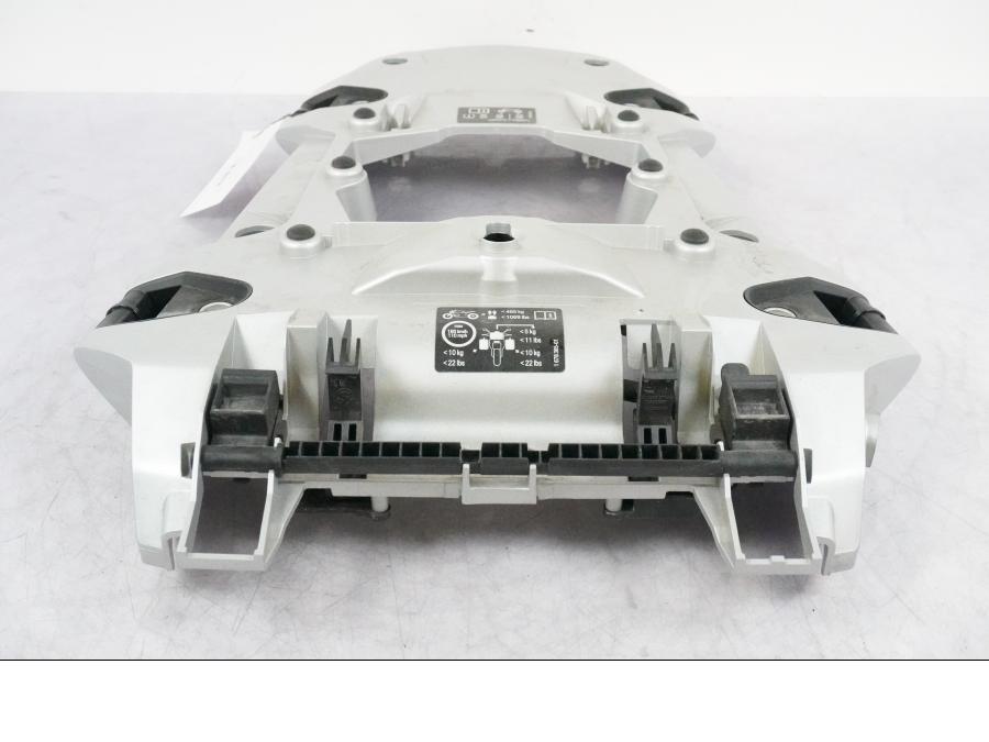 Baksidan på Sadellåsmekanism från en BMW R 1250 GSA -2021 motorcykel.