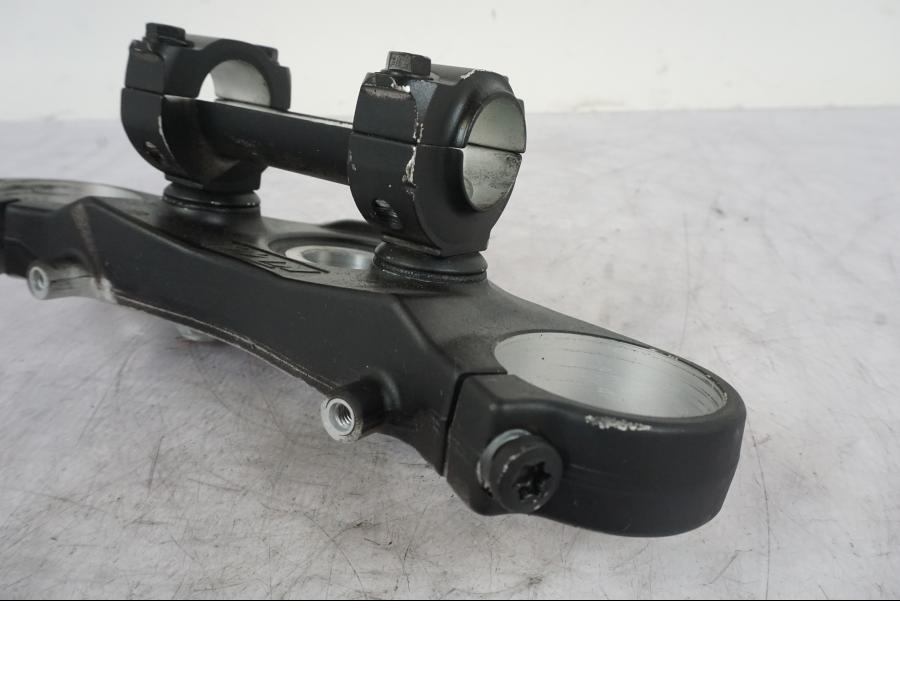 Höger sida på Gaffelkrona från en KTM 690 Duke -2014 motorcykel.