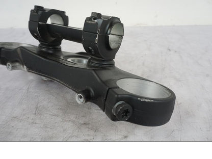 Höger sida på Gaffelkrona från en KTM 690 Duke -2014 motorcykel.