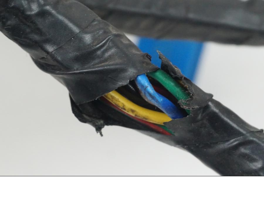 Snett nerifrån på Kabelstam från en Yamaha XJ 900 -1997 motorcykel.