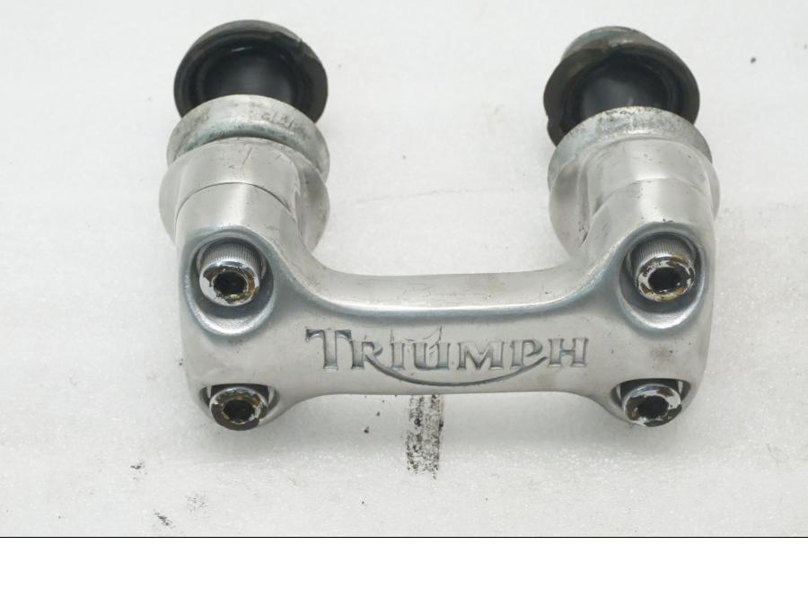 Framsidan på Styrfäste från en Triumph Legend TT -2000 motorcykel.