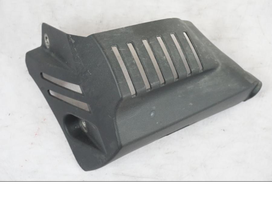 Framsidan på Tändspole Kåpa från en BMW R 1200 GSA -2012 motorcykel.