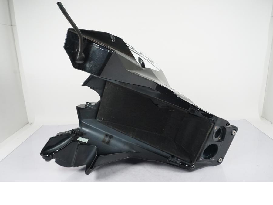 Extrabild4 på Bensintank från en KTM 1290 Super Duke R -2015 motorcykel.