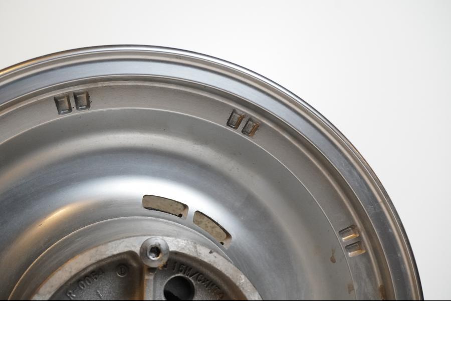 Höger sida på Fälg från en Kawasaki VN 900 -2007 motorcykel.